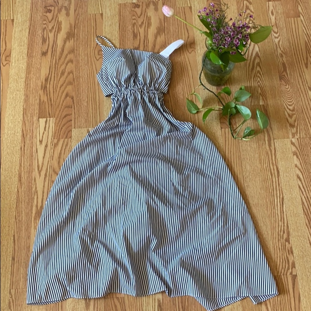 ❤️ Midi dress w/ build-in pads/ back tie